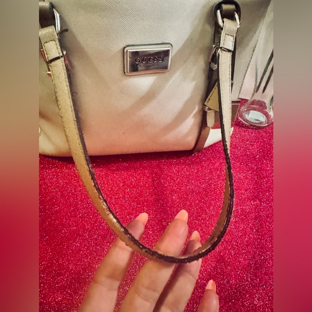 “Guess” Large hand Bag - Picture 13 of 16